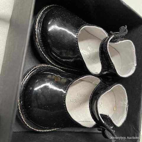 Baby Mary Janes Leather shoes